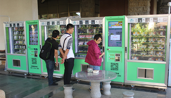 自動(dòng)售貨機(jī)進(jìn)入酒店提高服務(wù)質(zhì)量！